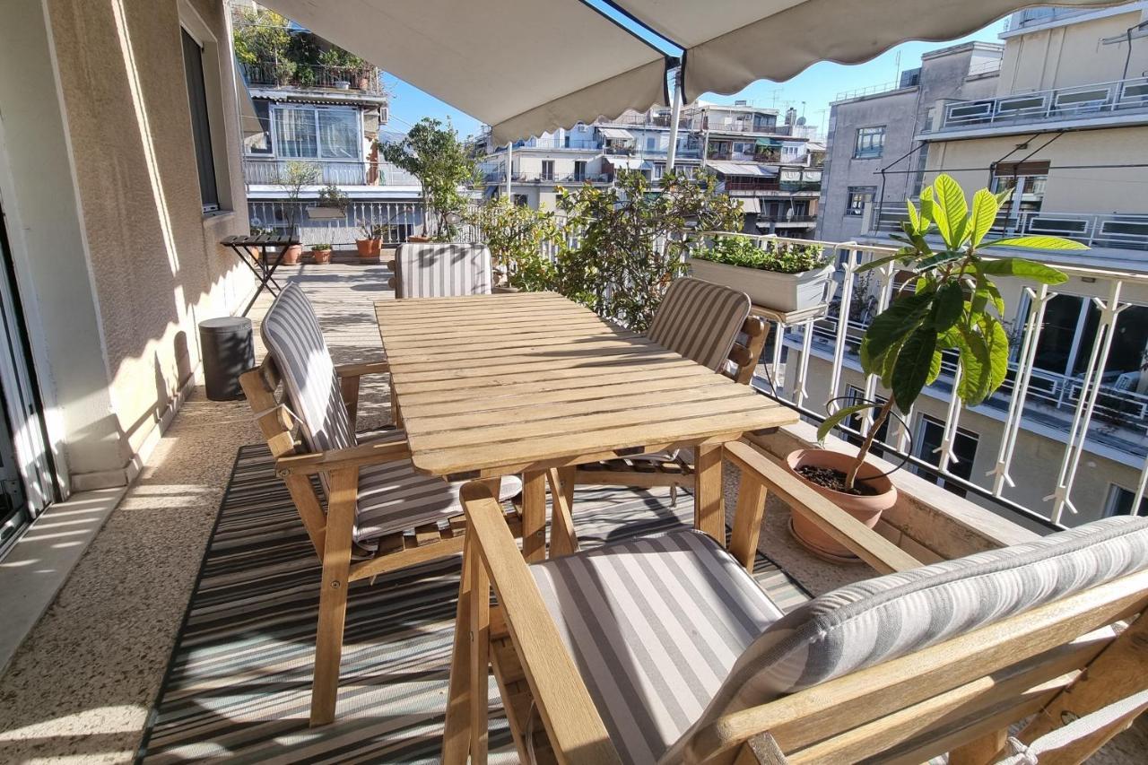 Cozy Apartment With Wrap Around Balcony Athen Eksteriør billede