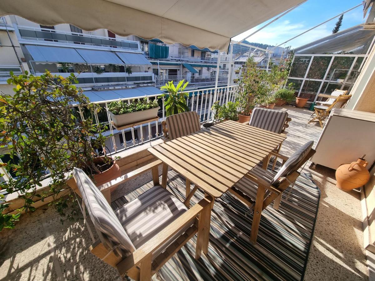 Cozy Apartment With Wrap Around Balcony Athen Eksteriør billede