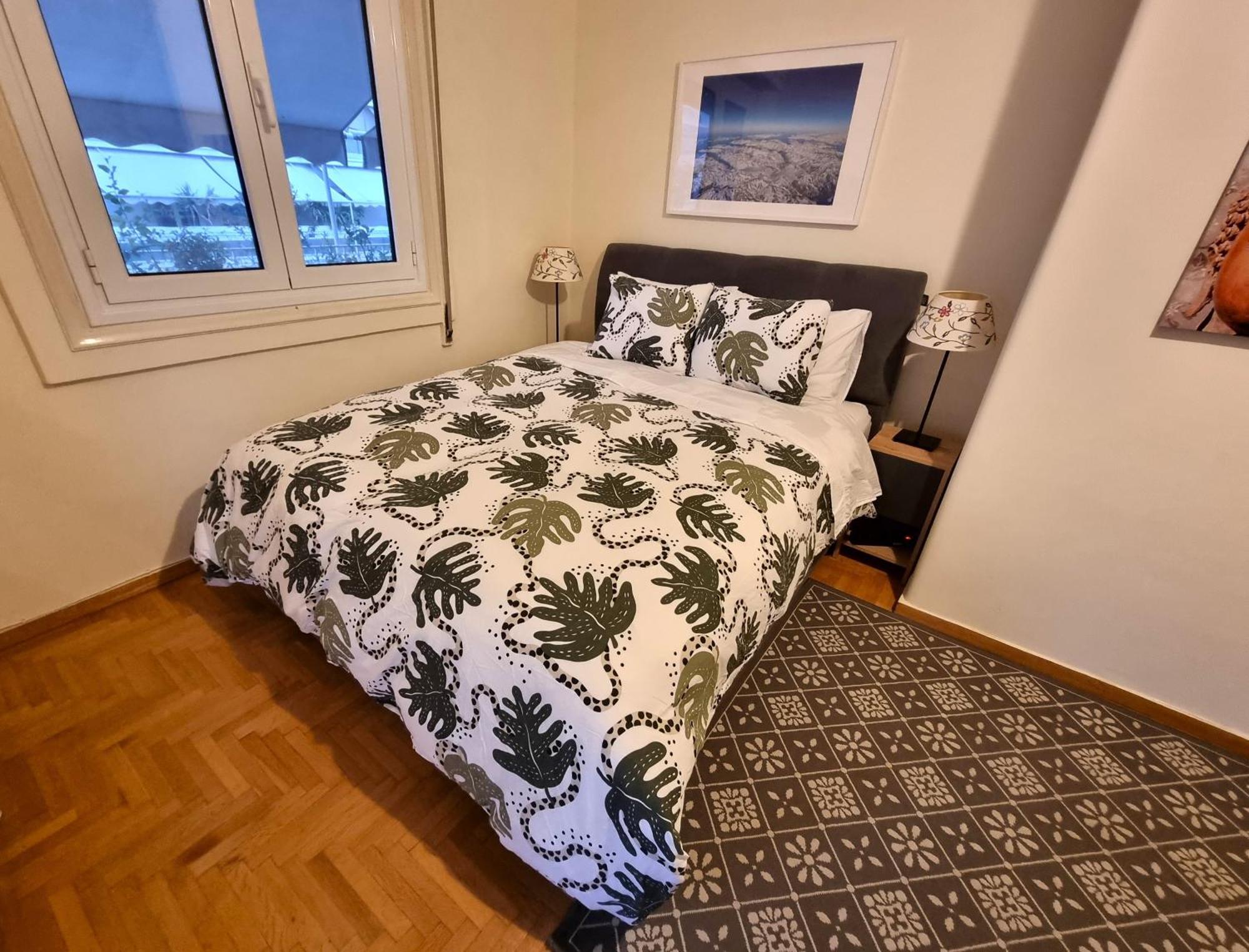 Cozy Apartment With Wrap Around Balcony Athen Eksteriør billede
